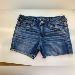 American Eagle Distressed Women’s Shortie Jean Shorts size 6
